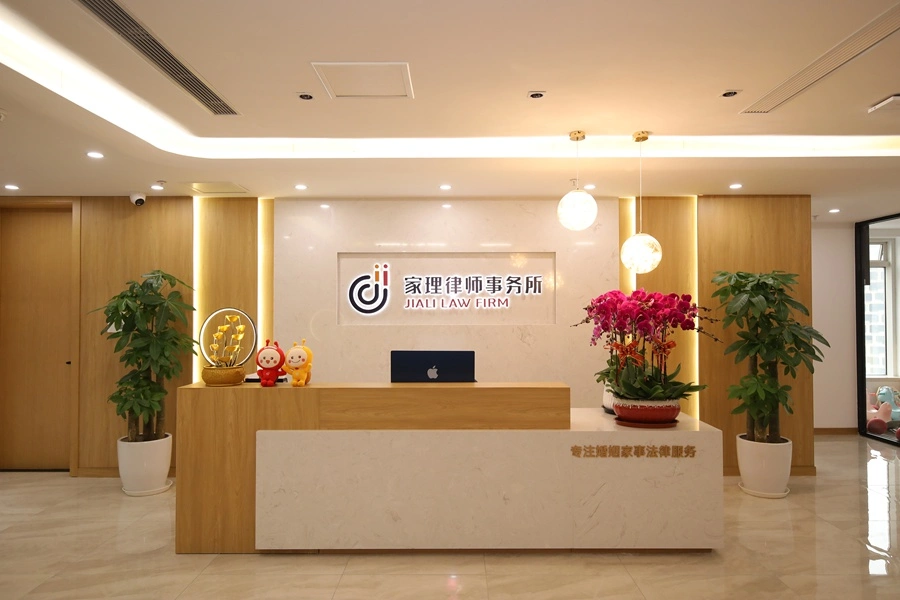 离婚诉讼开庭要请律师吗？上海离婚诉讼费